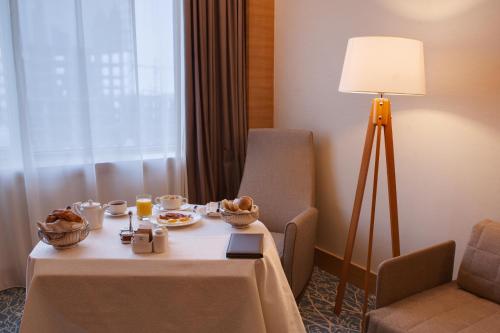 holiday inn baku by ihg