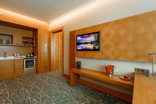 holiday inn baku by ihg