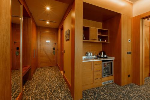 holiday inn baku by ihg