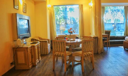 dee marks hotel and resorts