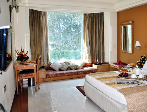 dee marks hotel and resorts