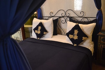 room-image