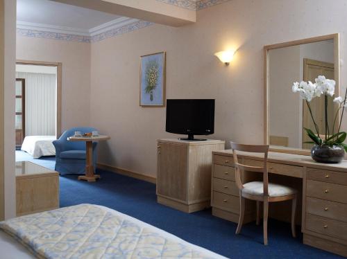room-image