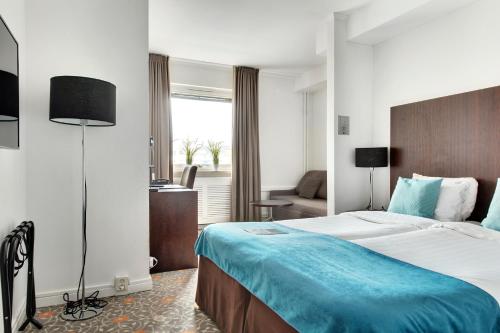 room-image