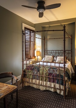 room-image
