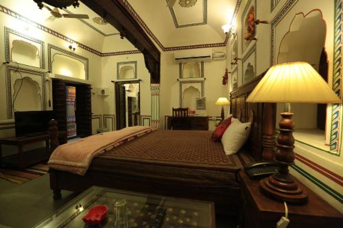 room-image