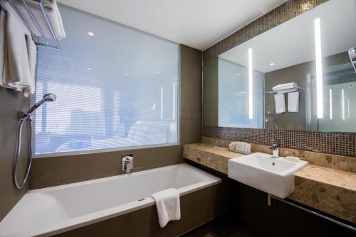 room-image