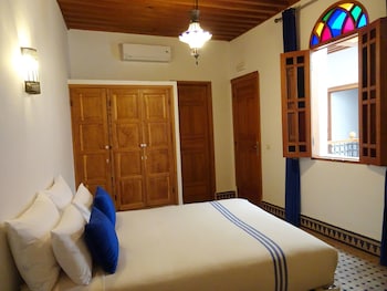 room-image