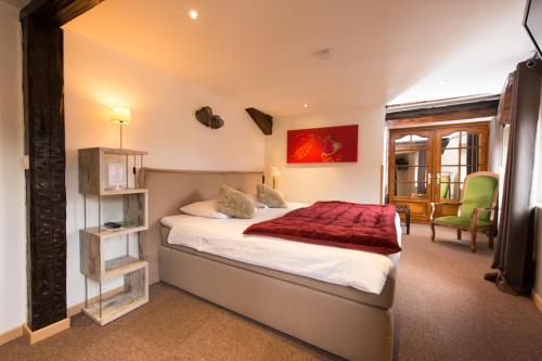 room-image