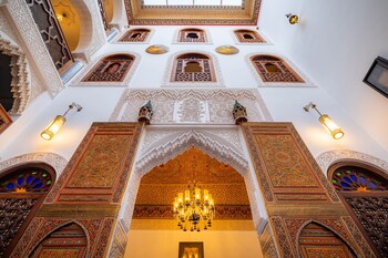 room-image