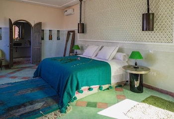 room-image