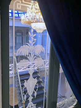 room-image