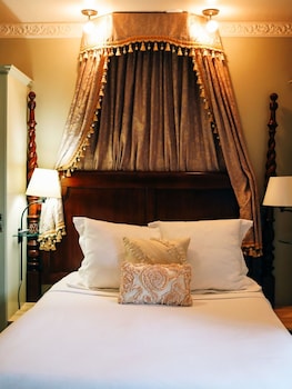 room-image