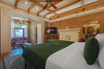 room-image