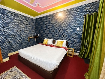 room-image