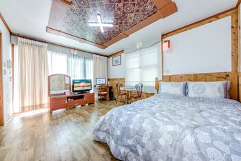 room-image