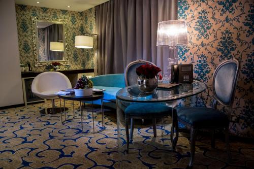 room-image