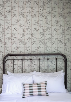 room-image