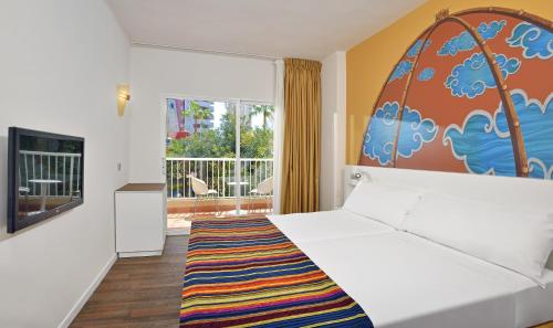 room-image