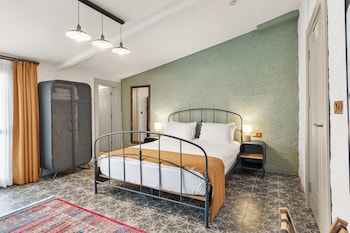 room-image
