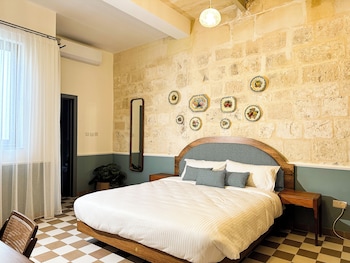 room-image