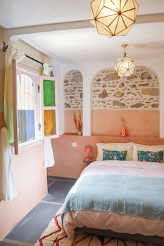 room-image