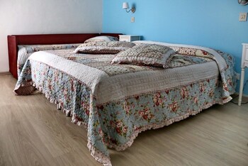 room-image