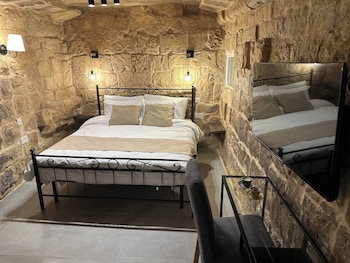 room-image