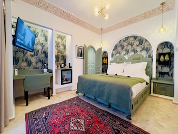 room-image