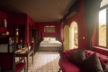 room-image