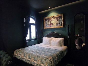 room-image