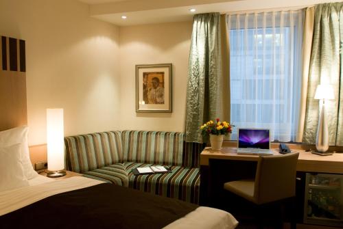 room-image