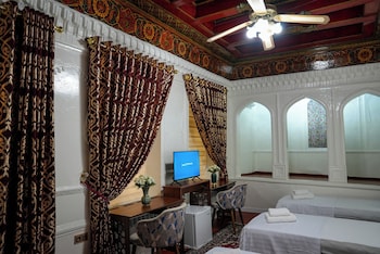 room-image