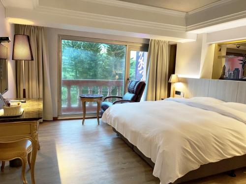 room-image