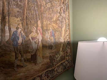 room-image
