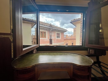 room-image