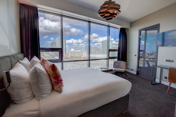 room-image
