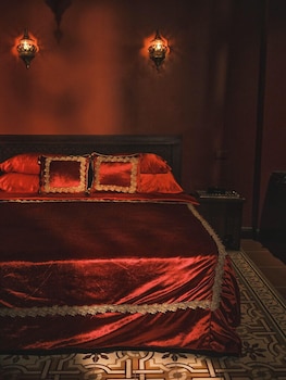 room-image