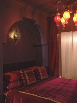 room-image
