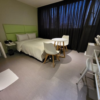 room-image
