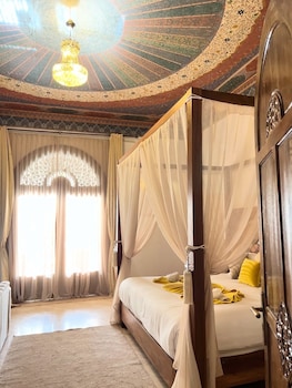 room-image