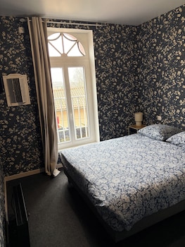 room-image