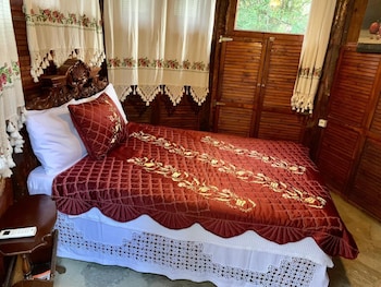 room-image