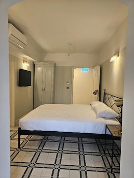 room-image