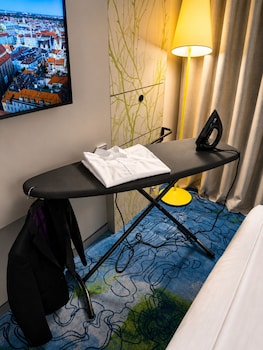 room-image