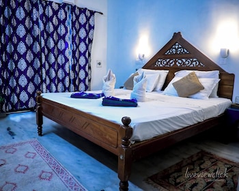 room-image