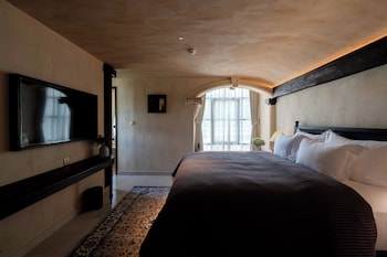 room-image