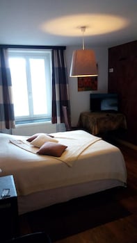 room-image