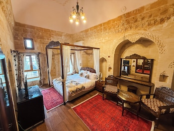 room-image