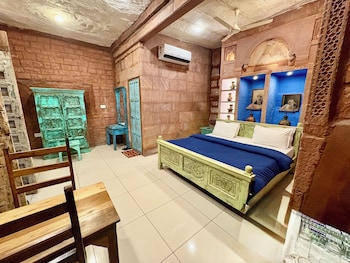 room-image